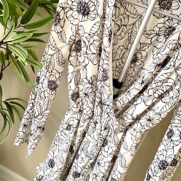 Nordstrom Floral V-neck Romper in White Size Sm - Picture 7 of 7